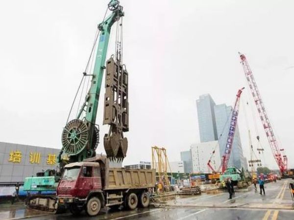 振兴区吊车电话_吊车出租后应该留意哪些安全问题